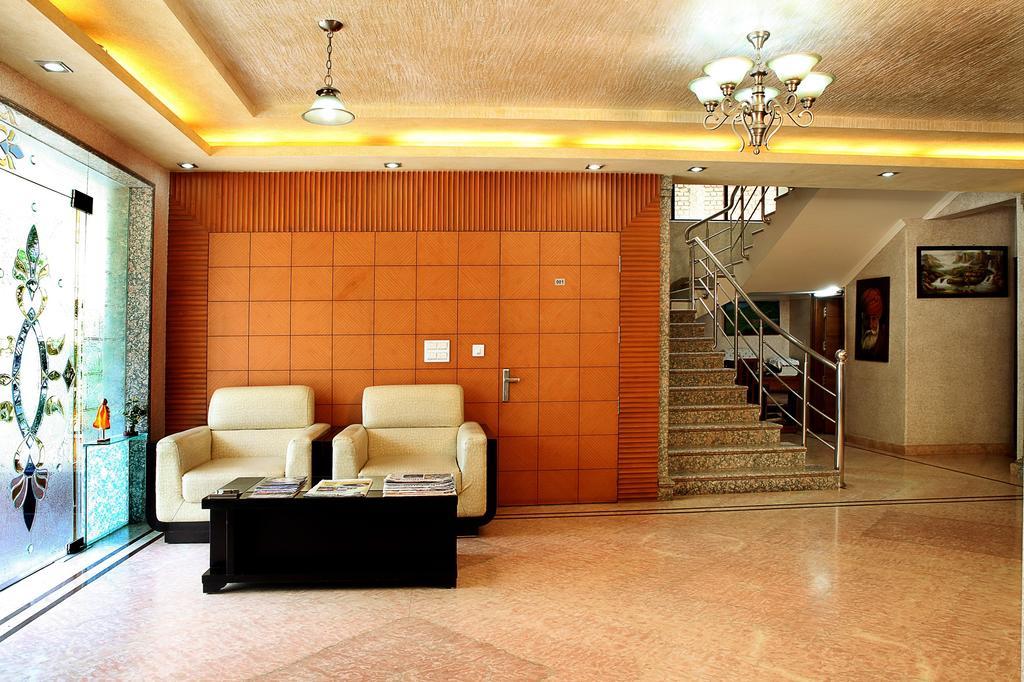 Indira International Inn Nueva Delhi Exterior foto